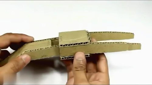 用纸板制作一辆创意的工程车,功能也是非常有趣